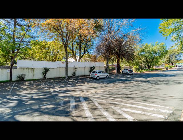 480M² OFFICE FOR SALE IN FOURWAYS